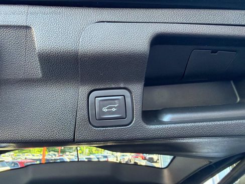 Used 2019 GMC Acadia Denali w/ Technology Package AWD/4WD image 17