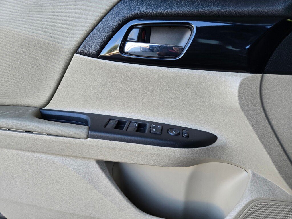 Used 2016 Honda Accord LX image 21