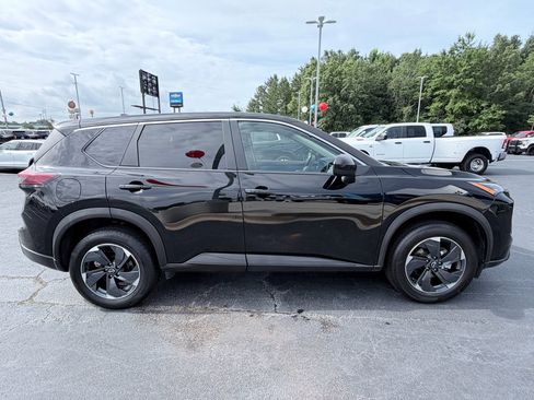 Used 2025 Nissan Rogue SV AWD/4WD image 4