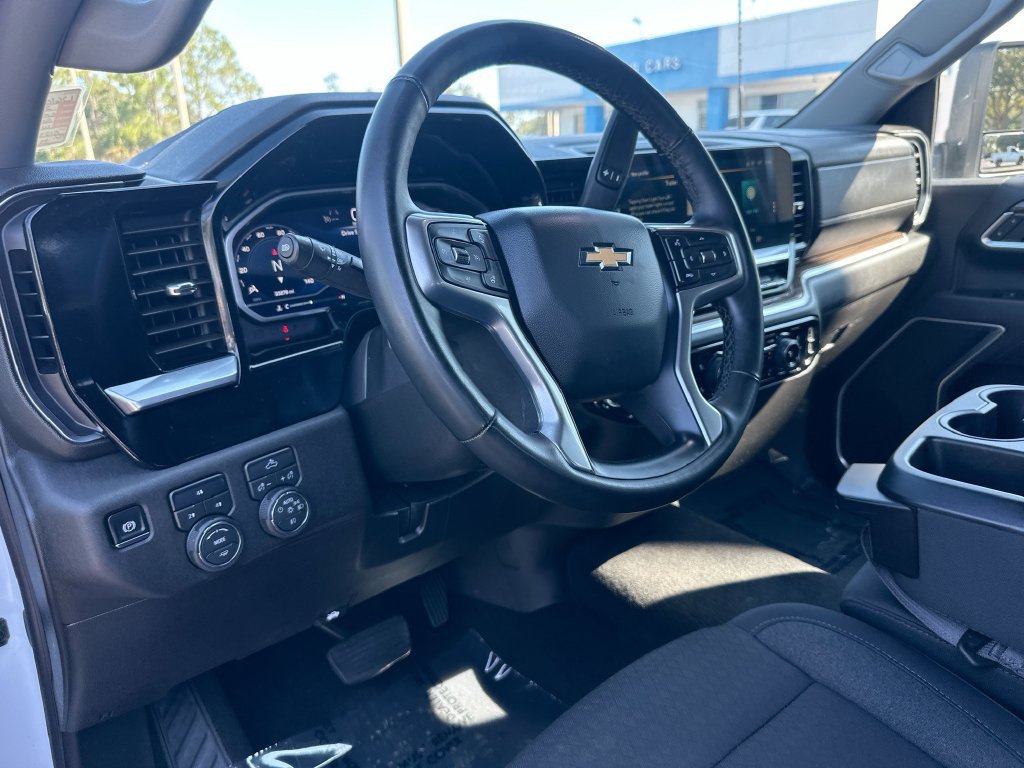 Used 2025 Chevrolet Silverado 2500 LT w/ Convenience Package AWD/4WD image 9
