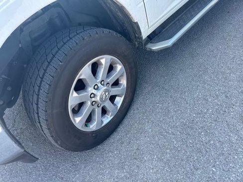 Used 2023 RAM 2500 Laramie AWD/4WD image 3