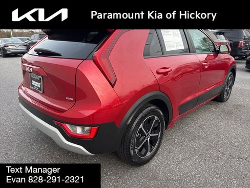 Used 2023 Kia Niro LX image 7