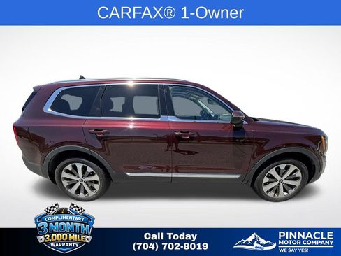 Used 2022 Kia Telluride EX w/ EX Premium Package FWD image 3