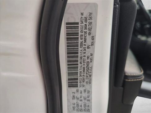 Used 2016 Jeep Cherokee Latitude w/ Comfort/Convenience Group image 28