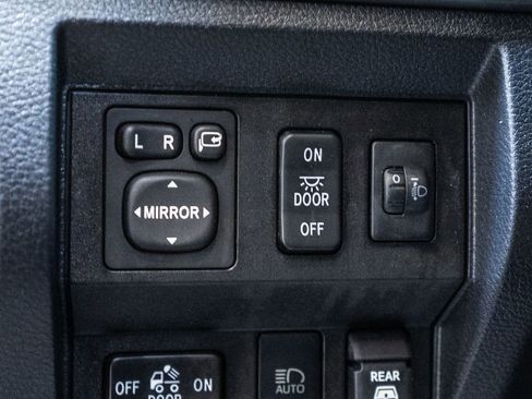 Used 2019 Toyota Tundra Platinum image 27