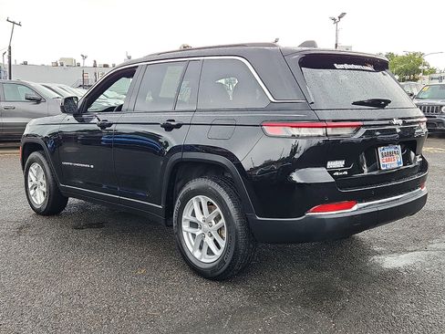 Used 2024 Jeep Grand Cherokee Laredo X w/ Luxury Tech Group I AWD/4WD image 4