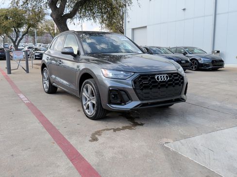Certified 2025 Audi Q5 2.0T Premium w/ Convenience Plus Package image 2