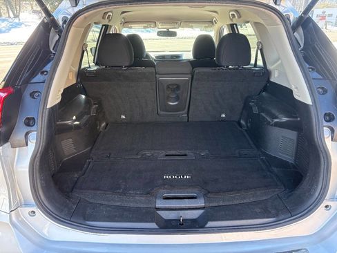 Used 2017 Nissan Rogue SV w/ SV Premium Package image 26