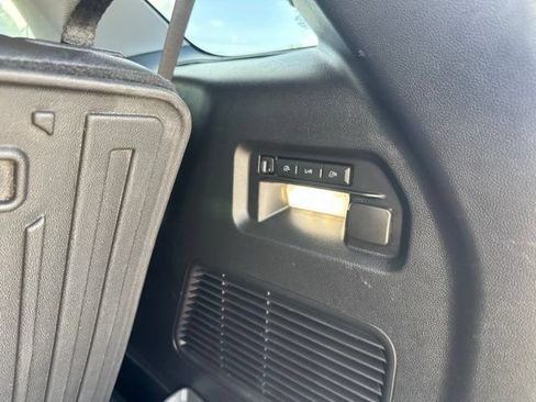 Used 2022 Ford Explorer Limited w/ Equipment Group 301A RWD image 22
