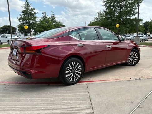 Used 2025 Nissan Altima 2.5 SV FWD image 6