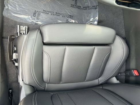 Used 2025 BMW 230i Coupe RWD image 9