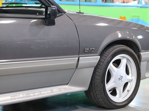Used 1990 Ford Mustang GT RWD image 36