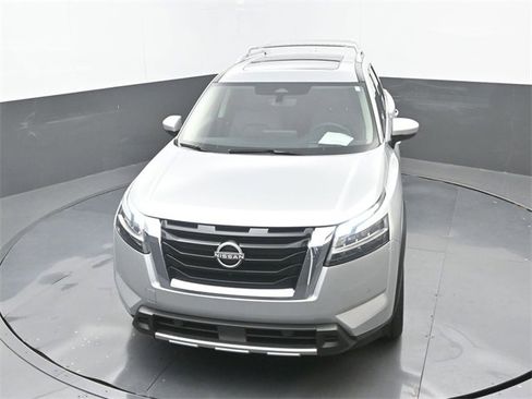 Used 2024 Nissan Pathfinder Platinum w/ Cargo Package image 31