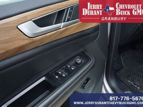 Used 2024 Volkswagen Atlas SE image 16