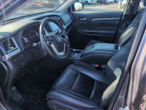 Used 2019 Toyota Highlander Limited image 12