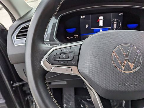 Certified 2022 Volkswagen Tiguan SE image 32