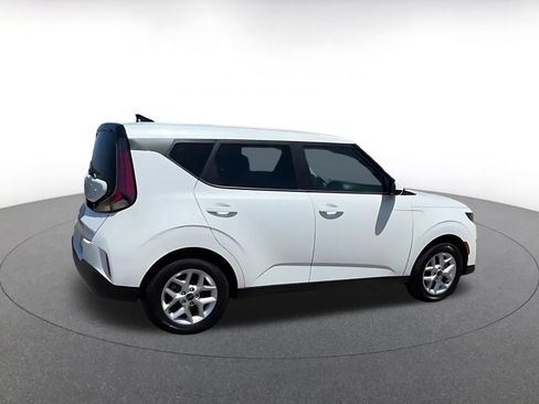 Used 2025 Kia Soul LX w/ LX Technology Package FWD image 14