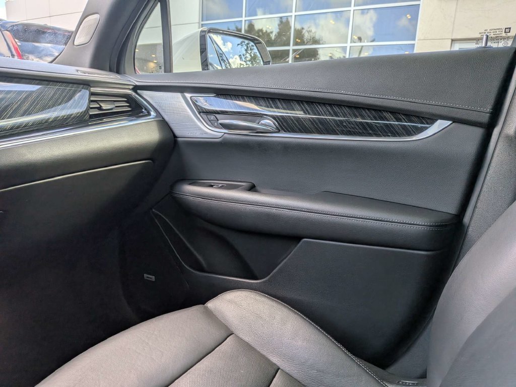 Used 2022 Cadillac XT6 Premium Luxury w/ Technology Package FWD image 20