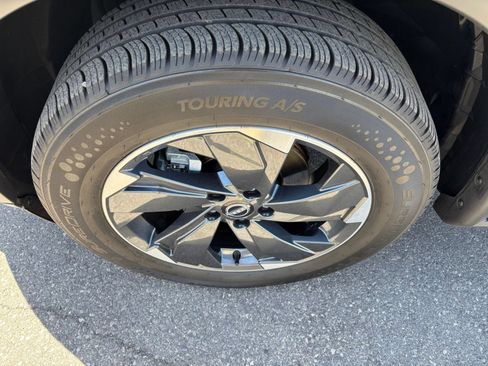 Used 2025 Nissan Rogue SV AWD/4WD image 32