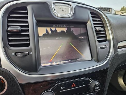 Used 2016 Chrysler 300 C RWD image 33