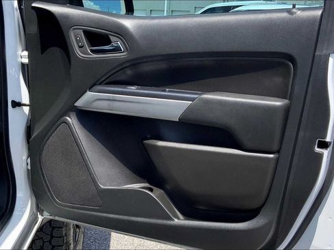 Used 2022 Chevrolet Colorado LT w/ LT Convenience Package AWD/4WD image 23