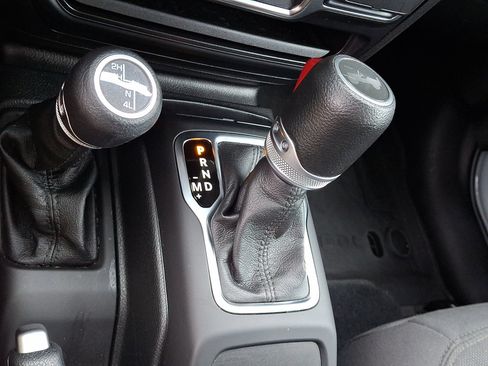 Used 2023 Jeep Wrangler Unlimited Sport AWD/4WD image 27