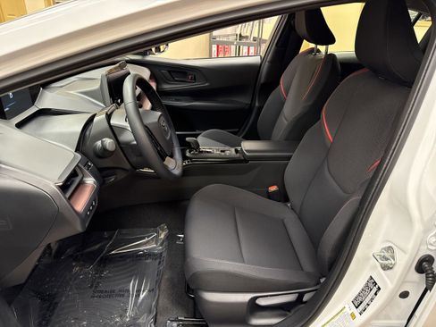 Used 2025 Toyota Prius SE image 42