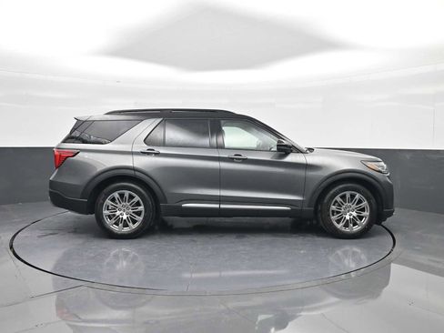 New 2026 Ford Explorer Platinum image 9