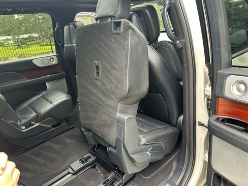 Used 2023 Lincoln Navigator Reserve AWD/4WD image 32