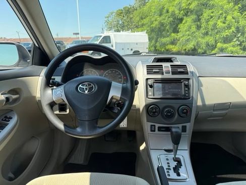 Used 2013 Toyota Corolla LE FWD image 8