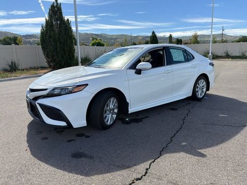 Used 2024 Toyota Camry SE FWD image 11