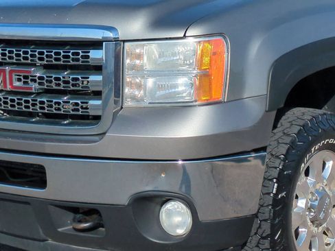 Used 2013 GMC Sierra 2500 SLE w/ SLE Preferred Package AWD/4WD image 11