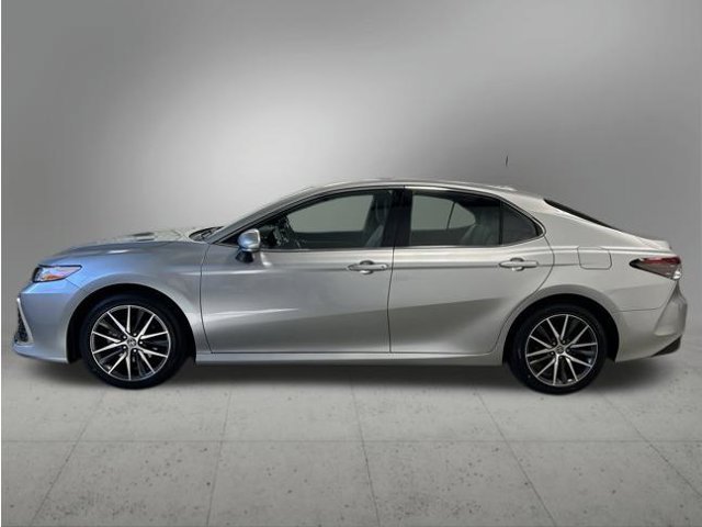 Used 2023 Toyota Camry XLE FWD image 2