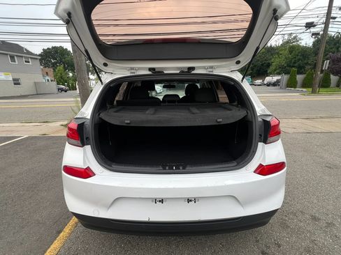 Used 2019 Hyundai Elantra GT FWD image 9