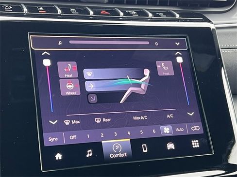 New 2025 Jeep Grand Cherokee Altitude image 20