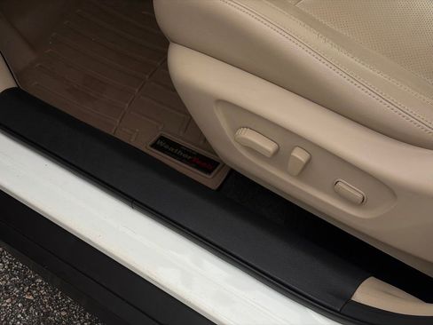 Used 2019 Nissan Rogue SL w/ Premium Package image 13