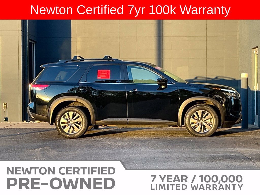 Used 2025 Nissan Pathfinder SV FWD image 4