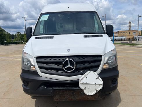 Used 2015 Mercedes-Benz Sprinter 2500 image 12