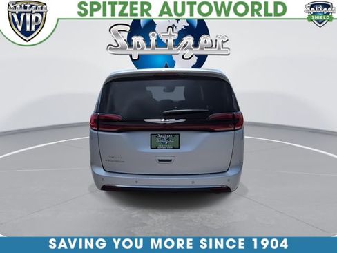Used 2023 Chrysler Pacifica Touring-L FWD image 8