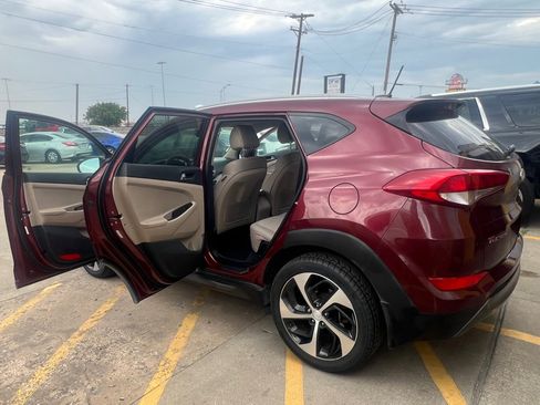 Used 2016 Hyundai Tucson Sport FWD image 10