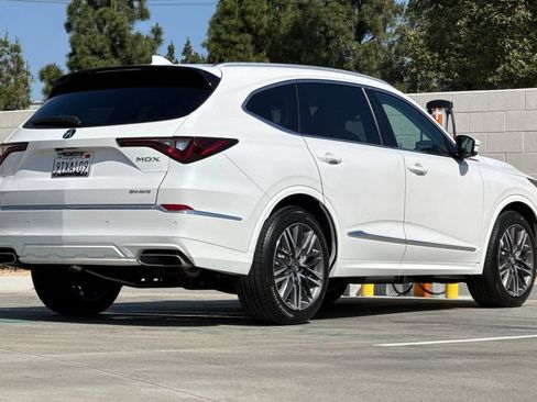 Certified 2025 Acura MDX SH-AWD w/ Advance Package image 8