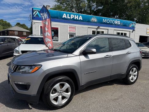 Used 2018 Jeep Compass Latitude w/ Cold Weather Group AWD/4WD image 1