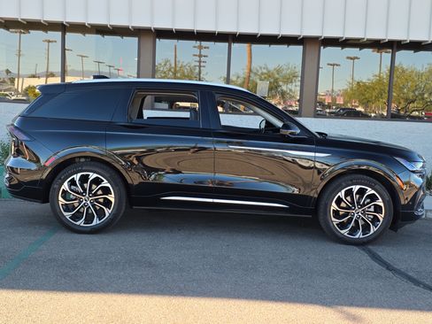 Used 2024 Lincoln Nautilus Reserve w/ Equipment Group 202A image 9