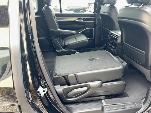 New 2026 Jeep Grand Wagoneer Limited AWD/4WD image 9