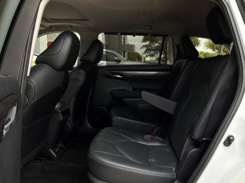 Used 2023 Toyota Highlander Limited AWD/4WD image 14
