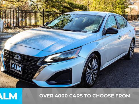 Used 2024 Nissan Altima 2.5 SV image 3