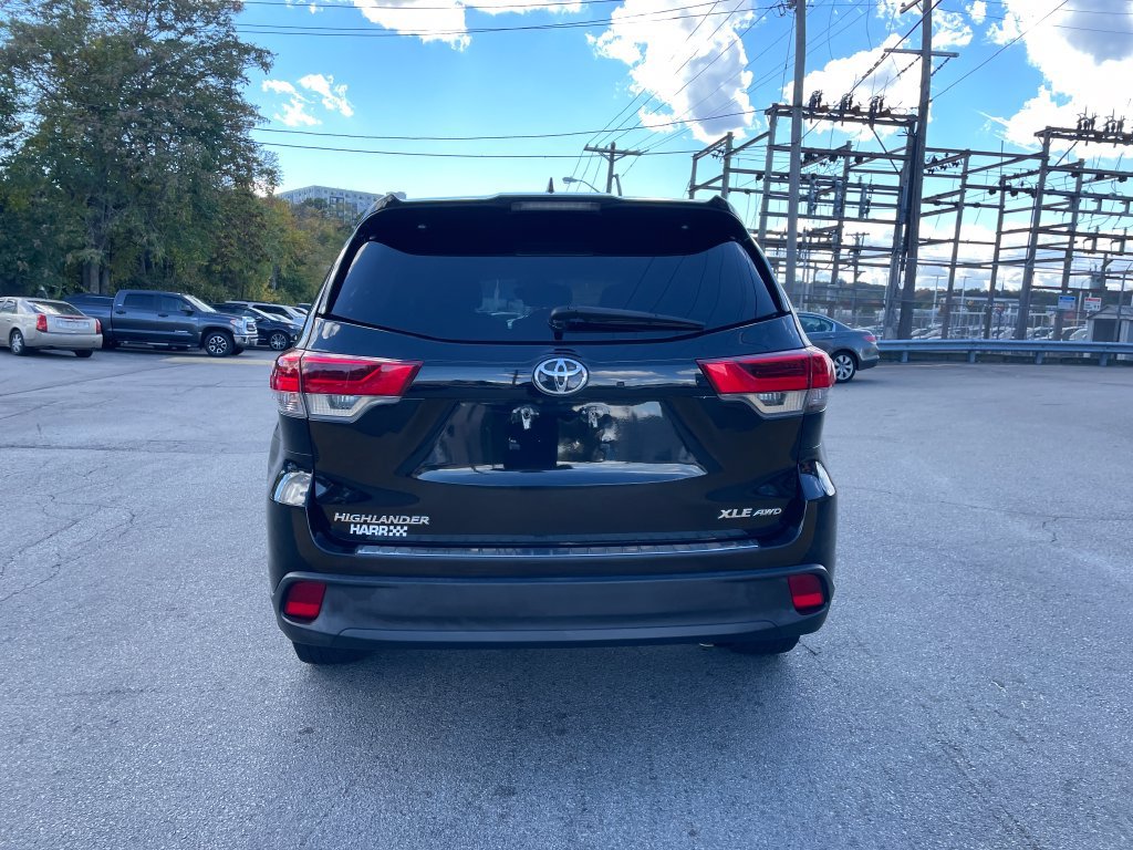 Used 2017 Toyota Highlander XLE AWD/4WD image 4
