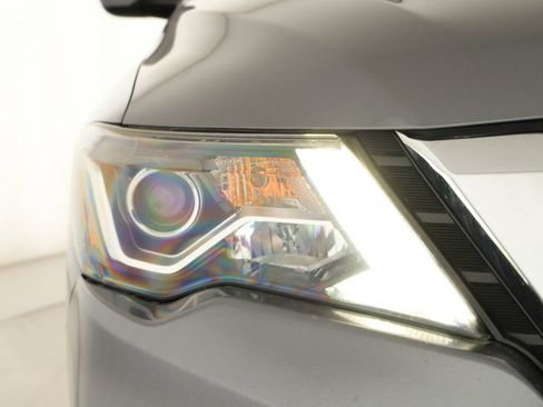 Used 2020 Nissan Pathfinder S FWD image 33