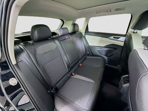 New 2026 Volkswagen Taos SE FWD image 27