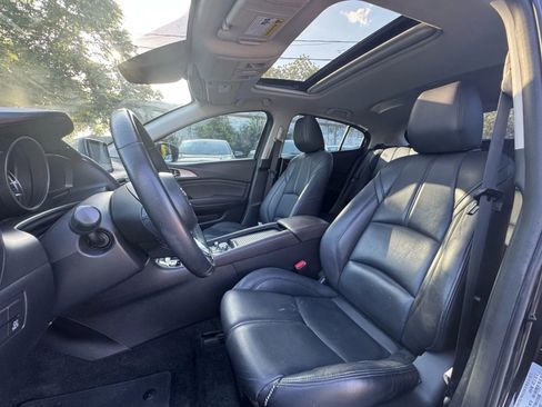 Used 2018 MAZDA MAZDA3 Touring image 16